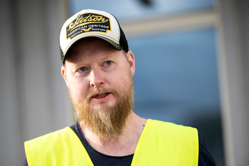 'Myndigheterna måste vakna', säger volontären Jimmy Hemmingsson som hämtat flyktingar i Polen.