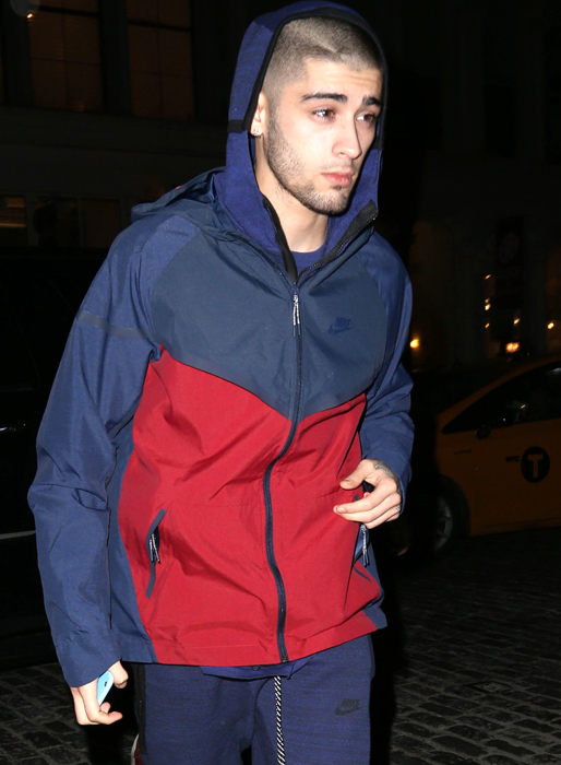 Zayn Malik lämnar Gigi Hadids lägenhet i Beverly HIlls. Zayn Malik lämnar Gigi Hadids lägenhet i Beverly HIlls.