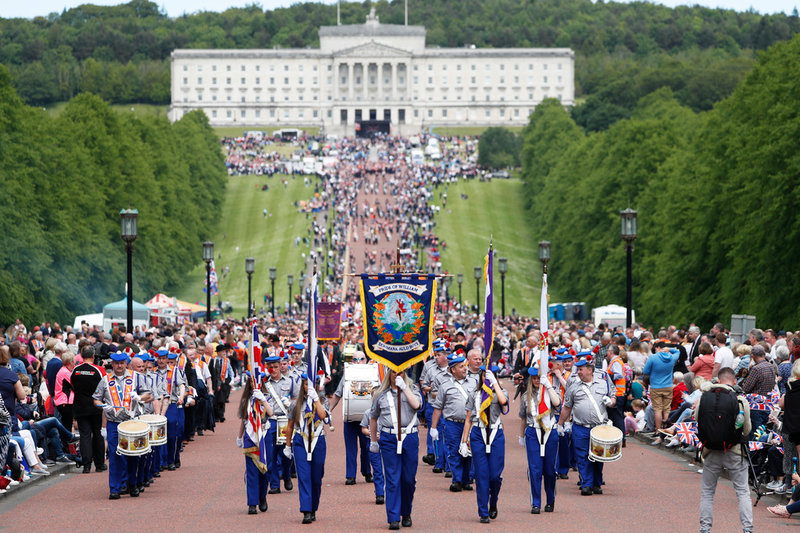 Det nordirländska regionstyret är i fokus i handelsgrälet mellan Storbritannien och EU. På bilden marscherar Orangeorden framför det nordirländska parlamentet Stormont häromveckan.