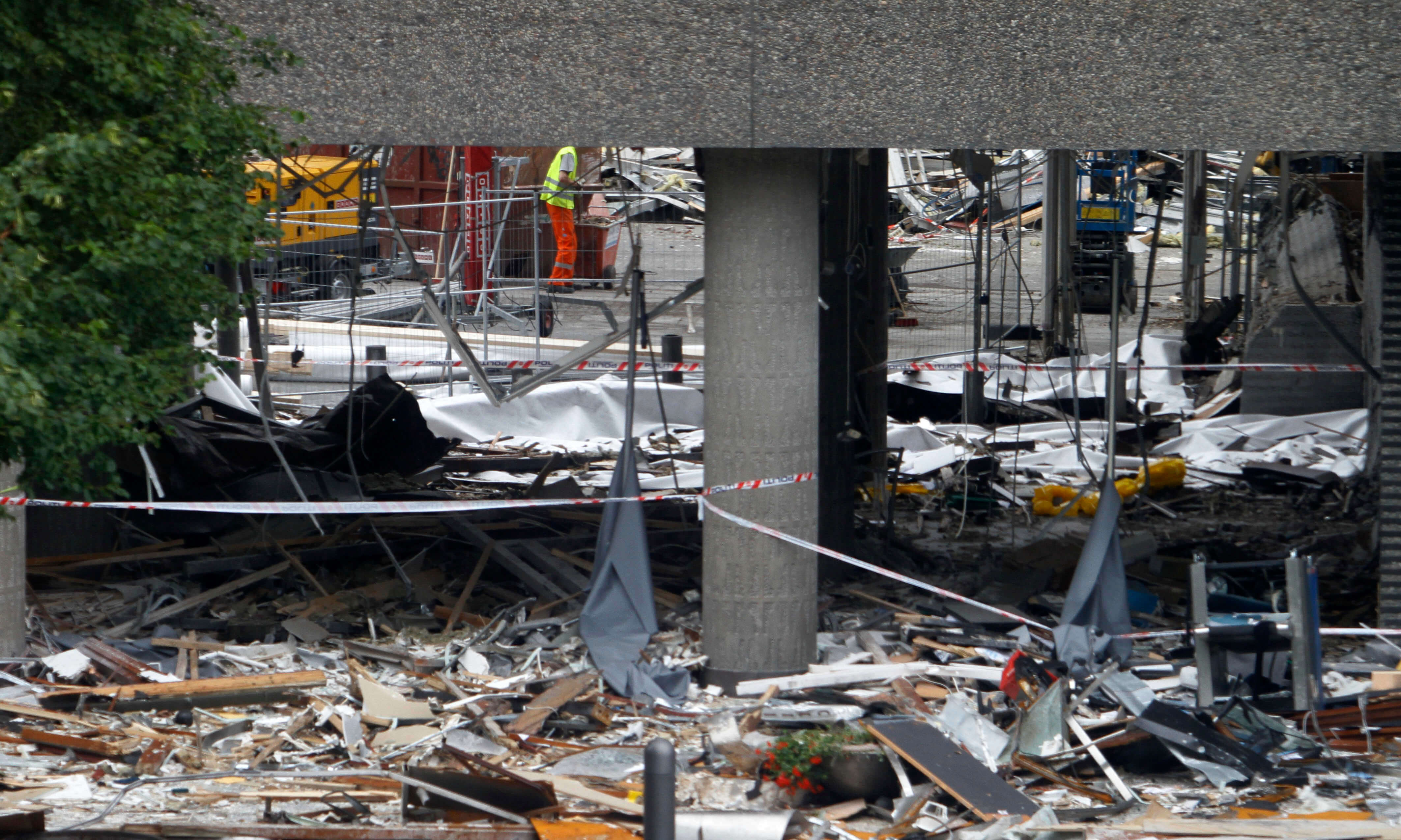 Större delar av den norska huvudstaden evakuerades efter explosionen. Större delar av den norska huvudstaden evakuerades efter explosionen.