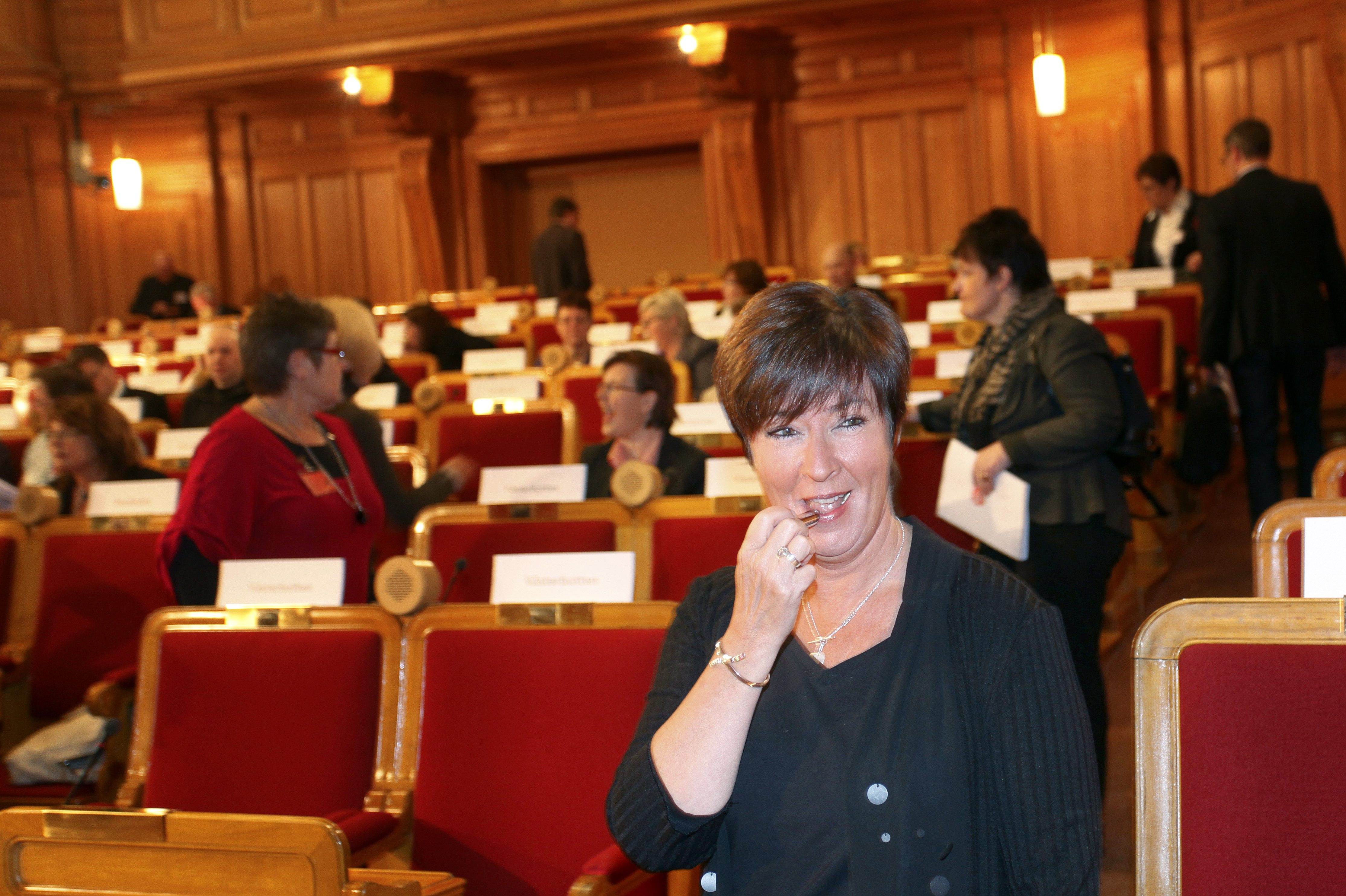 4. Mona Sahlin, 53.
Den svenska politikens "comeback kid" har gjort en enastående resa. Vem trodde väl att hon skulle lyckas ta sig tillbaka efter den snöpliga timeouten 1995? Det gjorde hon och det räckte ändå inte riktigt hela vägen. Men även efter ett 4. Mona Sahlin, 53.
Den svenska politikens "comeback kid" har gjort en enastående resa. Vem trodde väl att hon skulle lyckas ta sig tillbaka efter den snöpliga timeouten 1995? Det gjorde hon och det räckte ändå inte riktigt hela vägen. Men även efter ett
