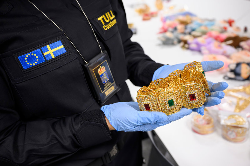 Sukhwinder Kaur fick hudutslag av smyckena.