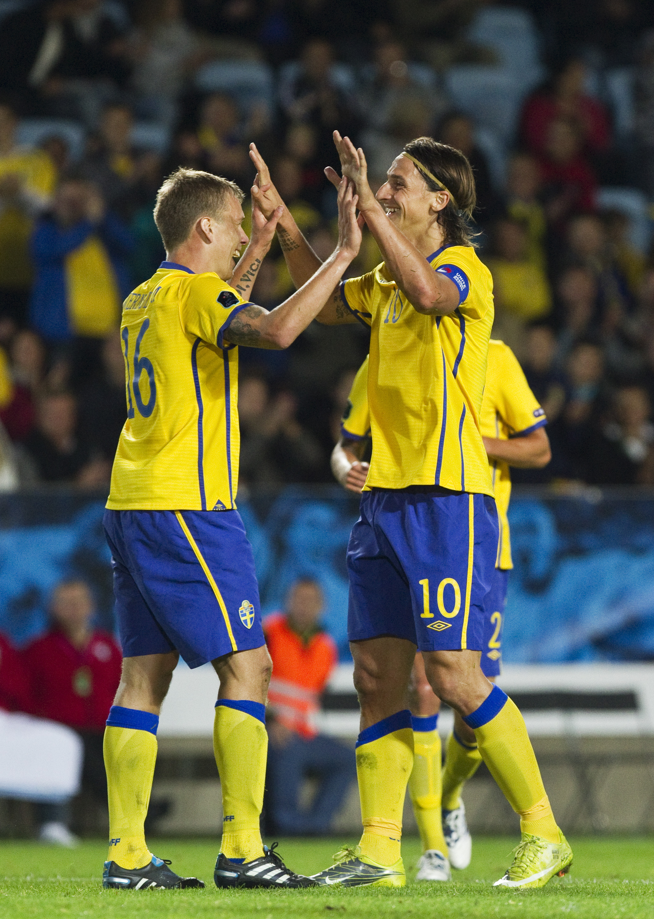 Den 11 augusti i en träningslandskamp mot Skottland blir det comeback i landslaget efter en tid då Zlatan inte velat spela i landslaget. Han gör 1–0 redan i den fjärde matchminuten. Den 11 augusti i en träningslandskamp mot Skottland blir det comeback i landslaget efter en tid då Zlatan inte velat spela i landslaget. Han gör 1–0 redan i den fjärde matchminuten.