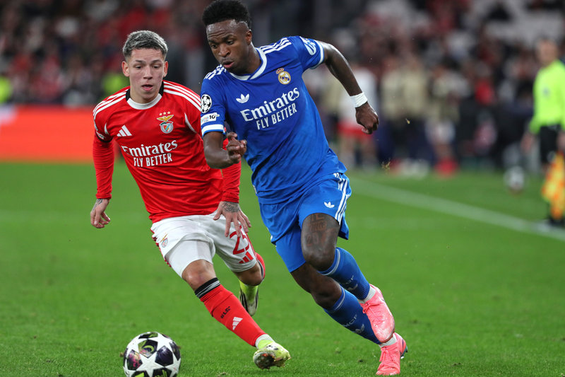 Real Madrids Vinicius Junior (till höger) anklagade Benficas Gianluca Prestianni (vänster) för rasism i en Champions League-match i vintras. Bråket ledde till Fifa infört en ny ”mun”-regel i VM. Arkivbild.