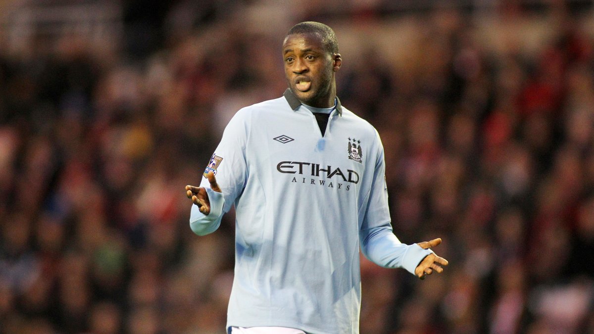 Yaya Touré, Manchester City, fyller ensam platsen på innermittfältet med sin 110 miljoner kronor per år. 
