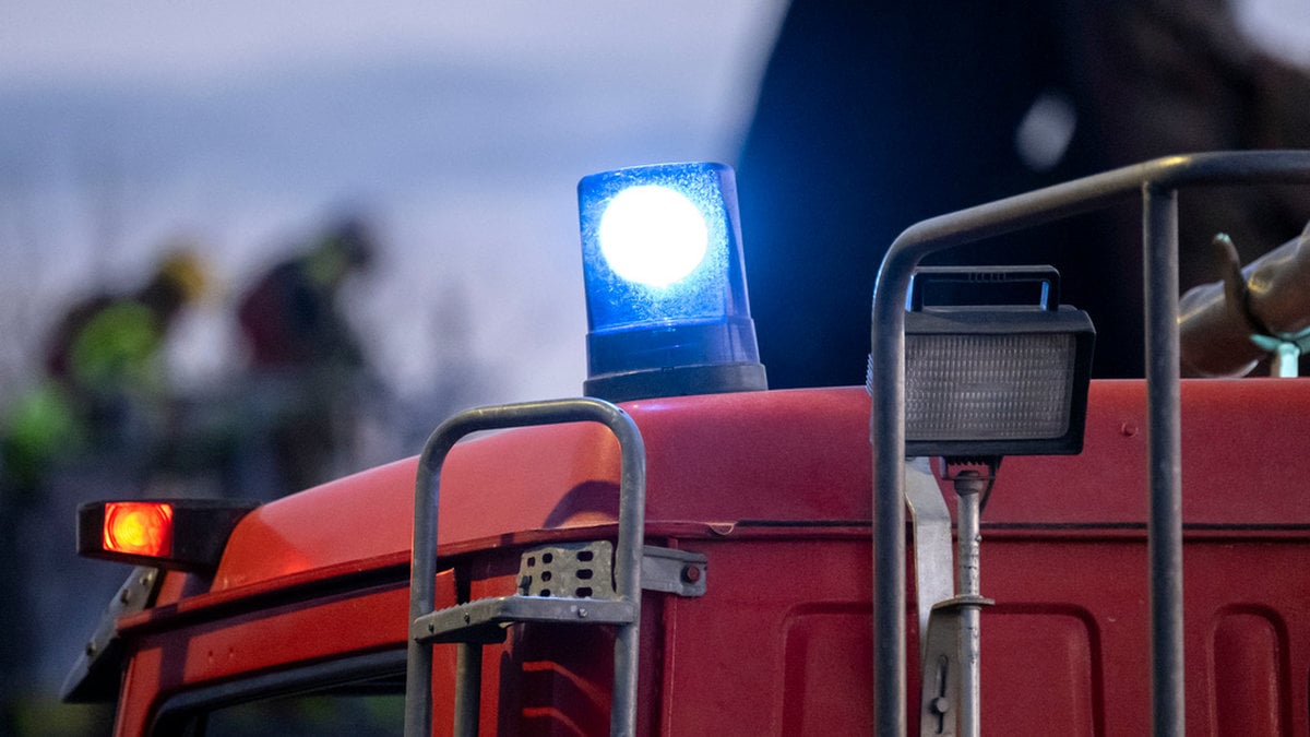 Villa började brinna efter explosion – stor polisinsats