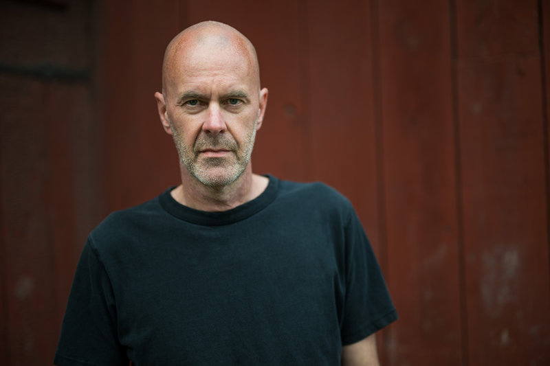Patrik Svensson ville inte göra Elof Nilsson till ett offer för omständigheterna och inte heller använda honom som ett "politiskt objekt" i en berättelsen om samhällsutvecklingen.