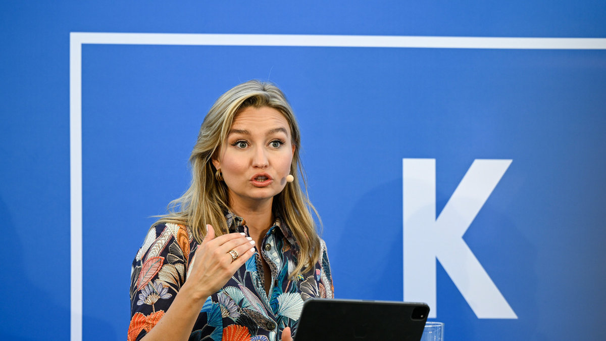 Kristdemokraternas Ebba Busch under pressträffen på politikerveckan i Almedalen.