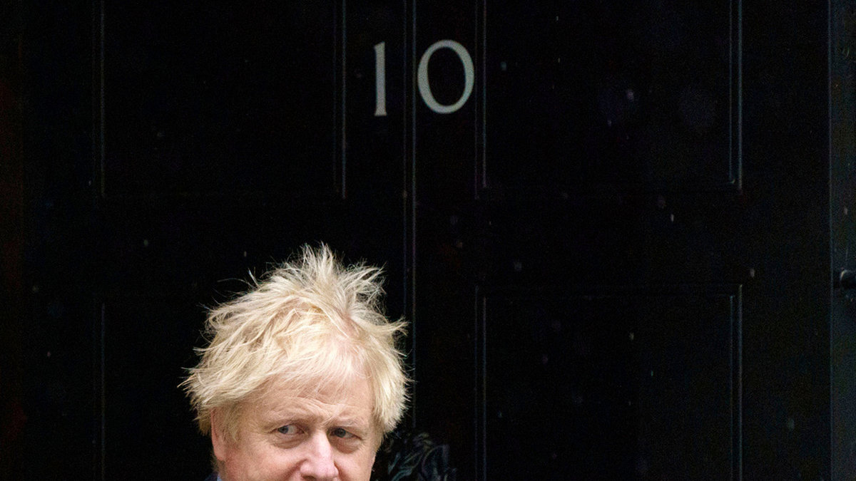 Storbritanniens premiärminister Boris Johnson utanför 10 Downing Street i London.