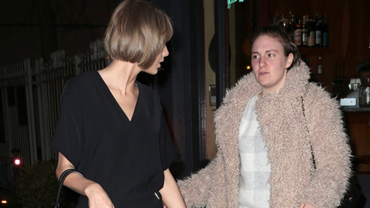 Taylor Swift och Lena Dunham käkade middag i New York.