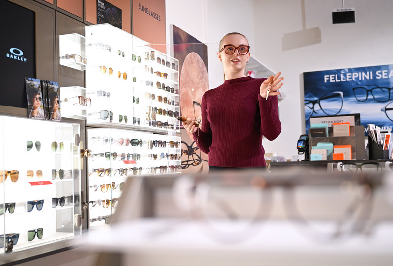 Elin Svensson, butiksbiträde på Synsam i Emporia i Malmö.