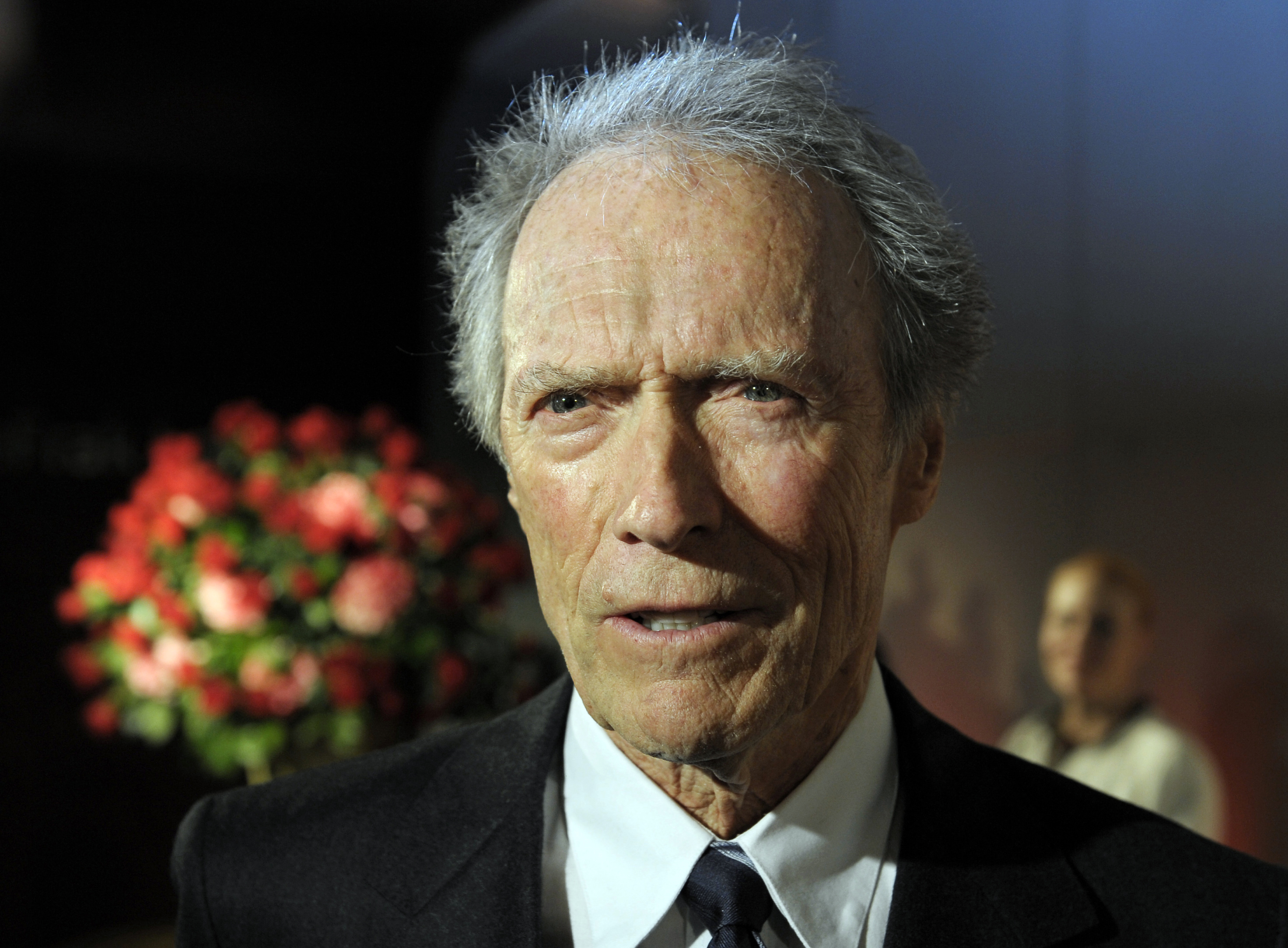 Clint Eastwood, en av alla Hollywoodgubbar som ställer sig bakom Romney. Clint Eastwood, en av alla Hollywoodgubbar som ställer sig bakom Romney.