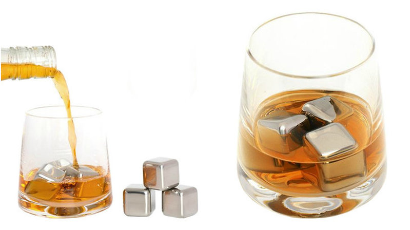 Stålkuber som kyler drinken