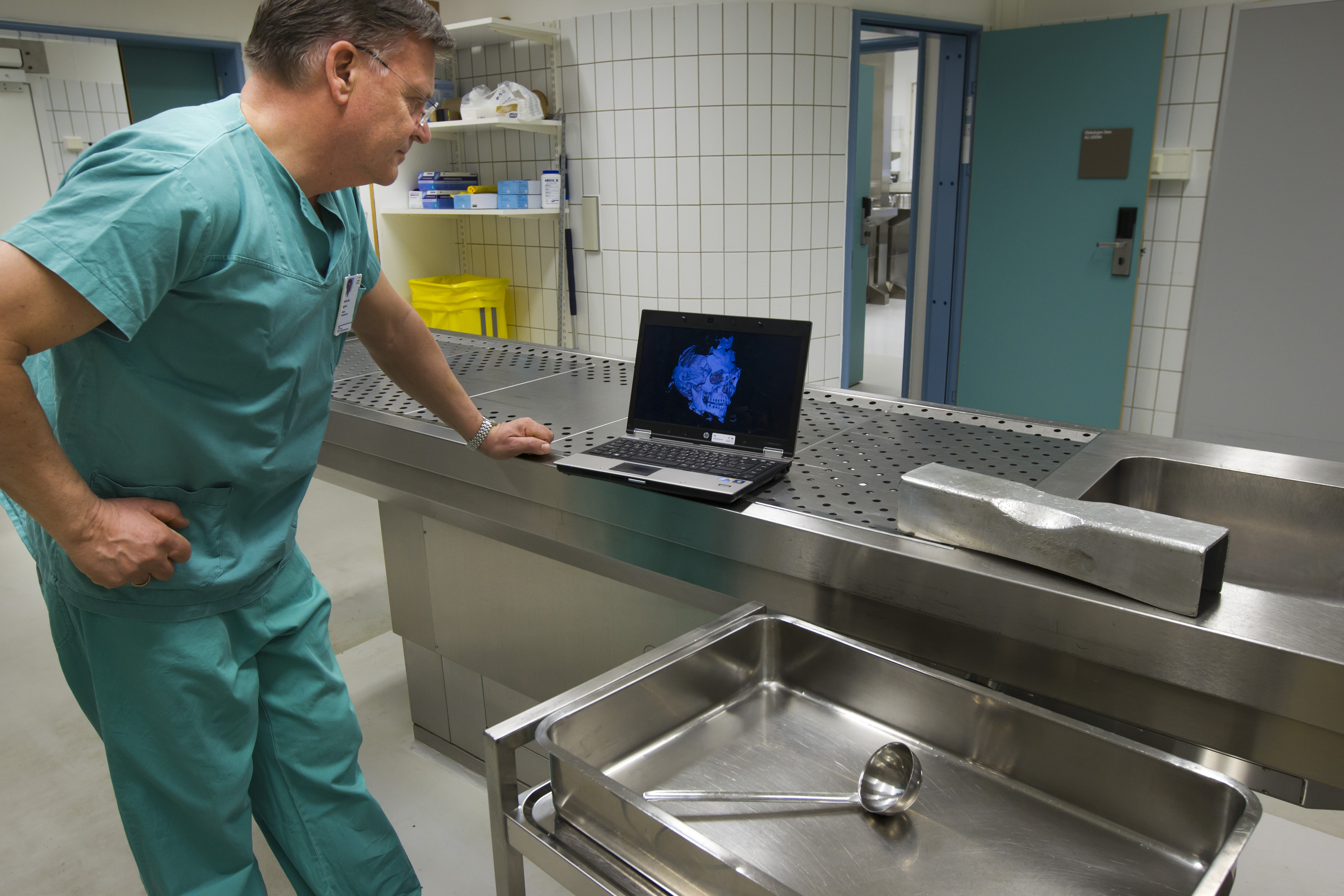 Rättsläkaren Torleiv Ole Rognum ledde arbetet med att obducera Breiviks 77 mordoffer. Rättsläkaren Torleiv Ole Rognum ledde arbetet med att obducera Breiviks 77 mordoffer.