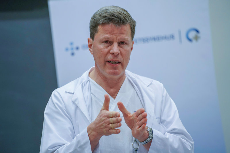 Are Martin Holm vid Rigshospitalet i Oslo höll presskonferens efter beskedet om att Mette-Marit hälsotillstånd har försämrats. 
