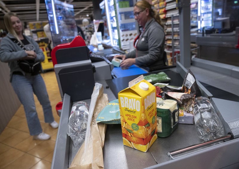 Många Ica-butiker har fått anmälningar om misstänkt matförgiftning. Foto: Fredrik Sandberg/TT
