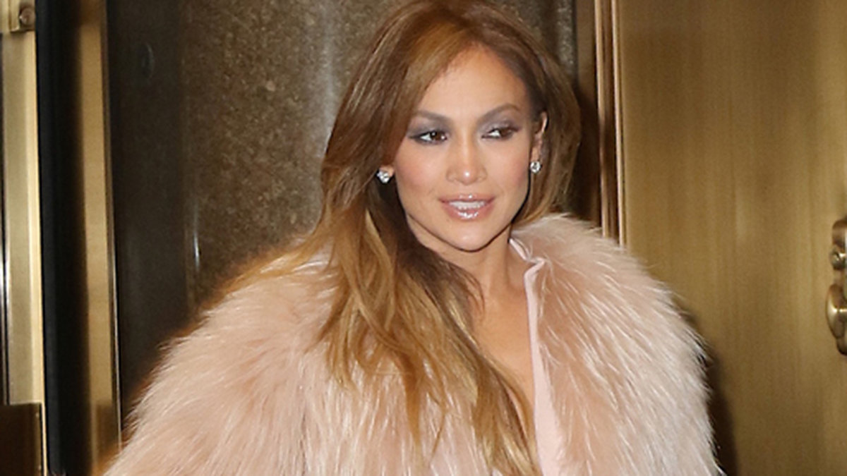 Jennifer Lopez lämnar The Tonight Show i New York.