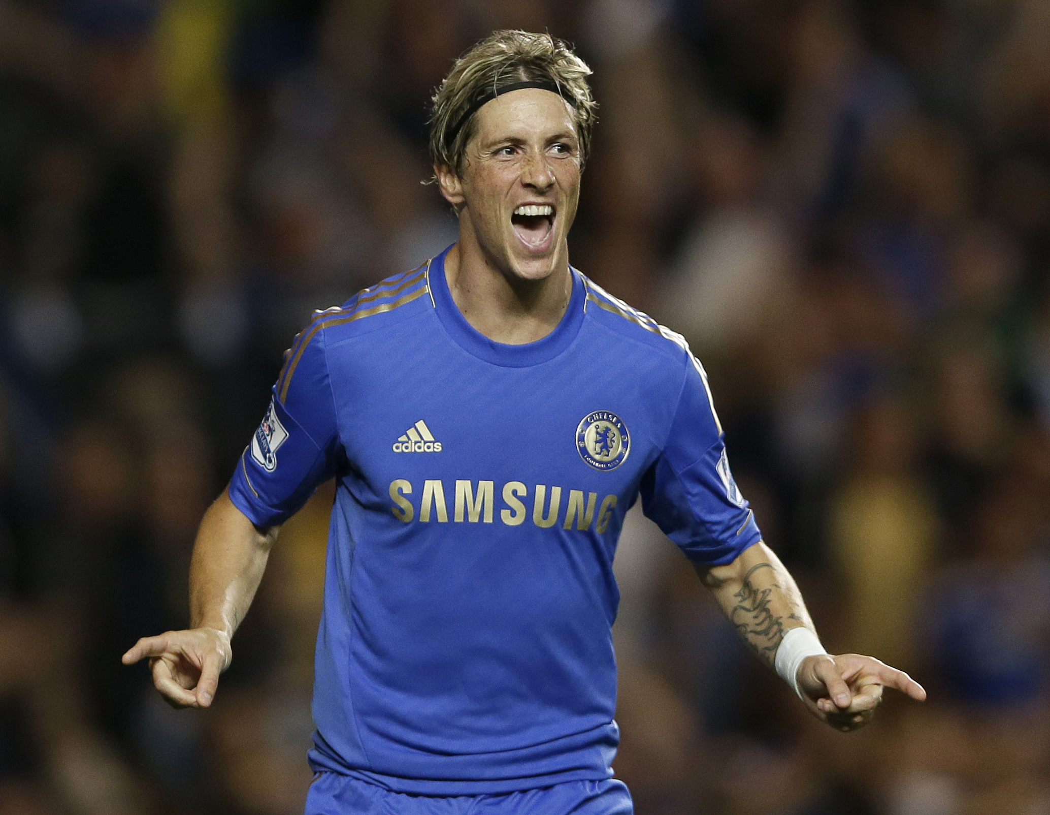 7. Fernando Torres kör någon slags alvskrift på underarmen. 7. Fernando Torres kör någon slags alvskrift på underarmen.