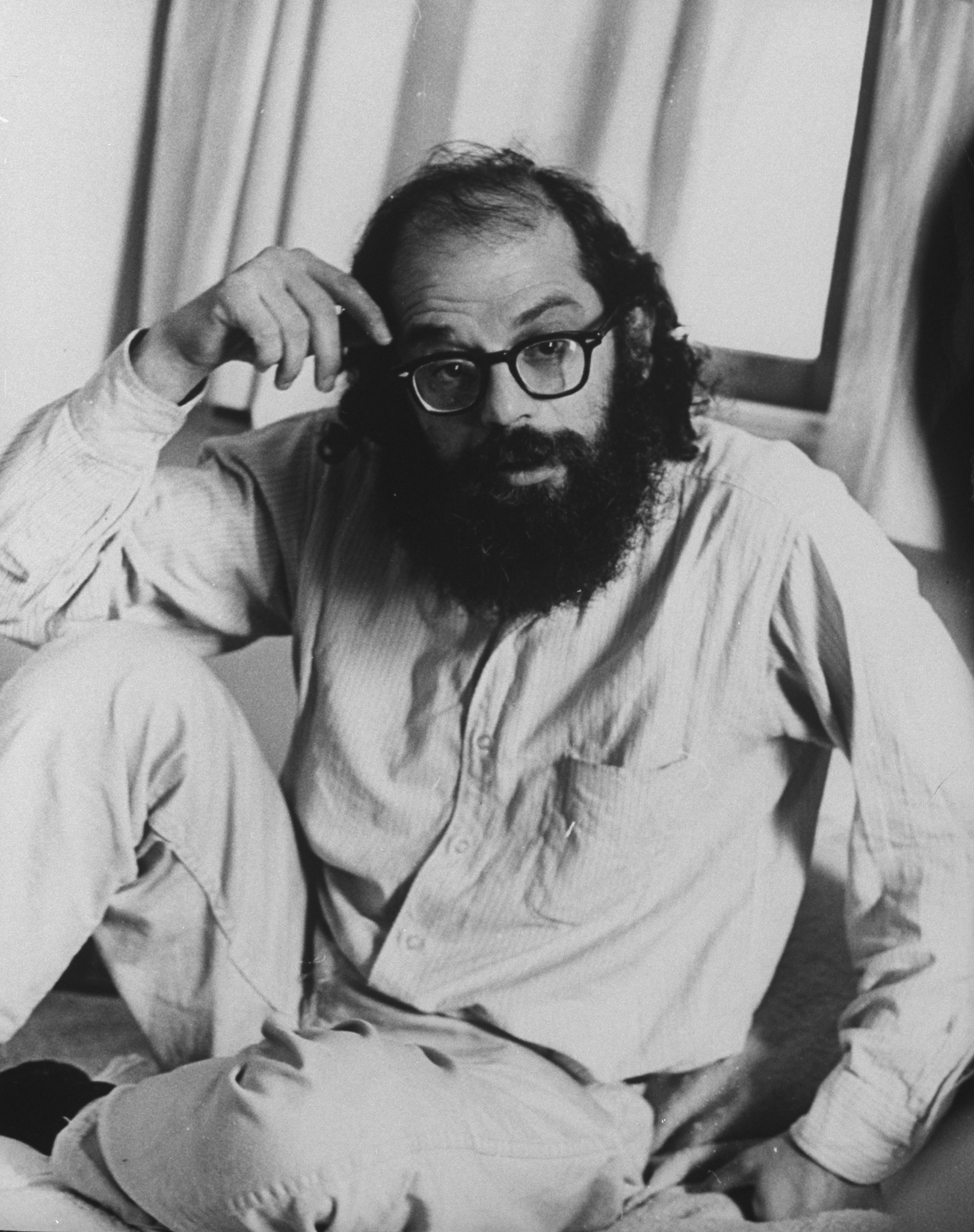 Allen Ginsberg dog vid 71 års ålder.