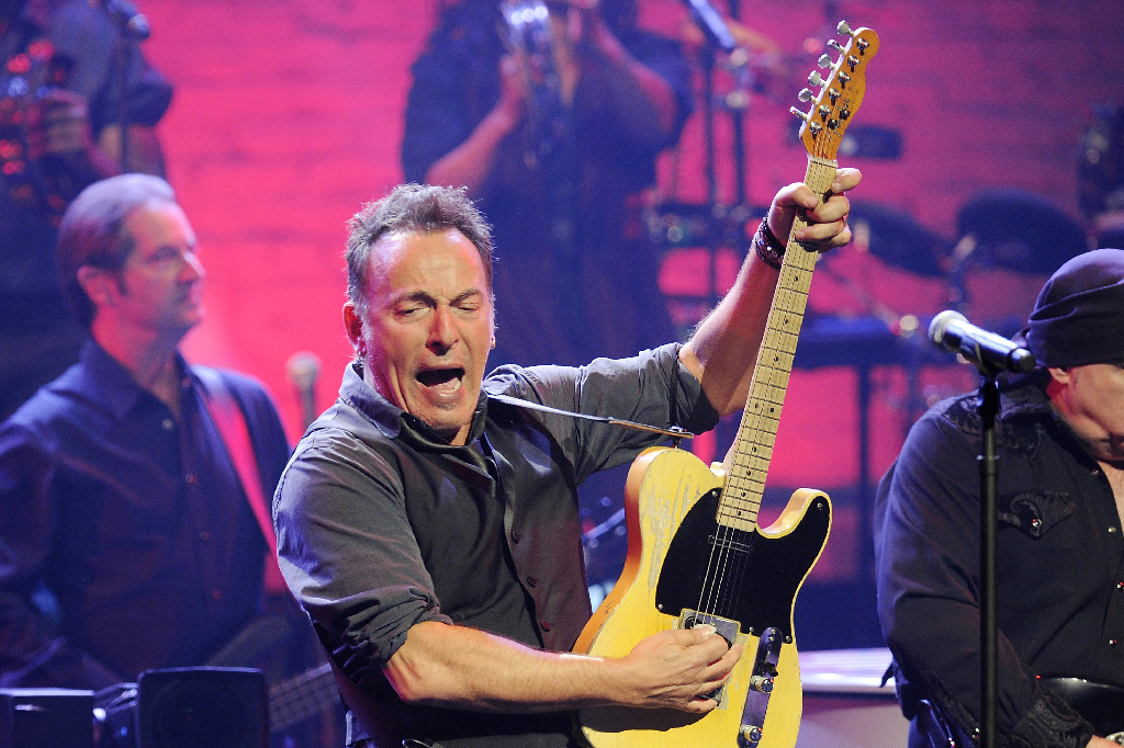 Bruce Springsteen kommer med sitt E Street Band. De spelar på lördag.
