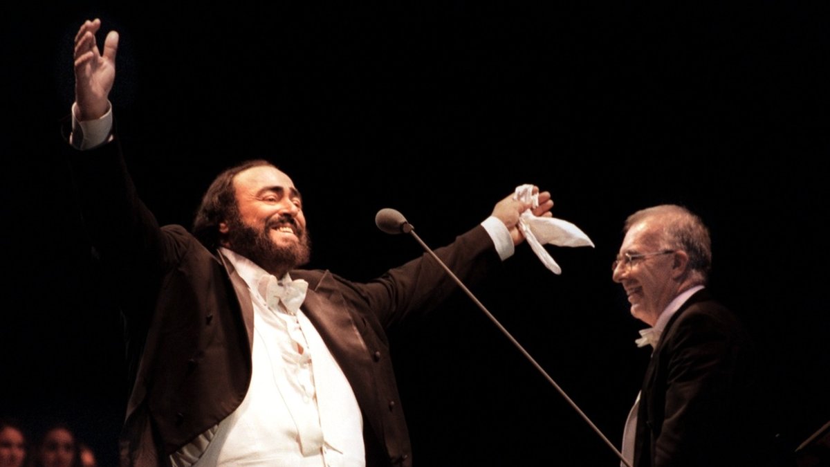 Luciano Pavarotti på Stockholms stadion 1999. Arkivbild.