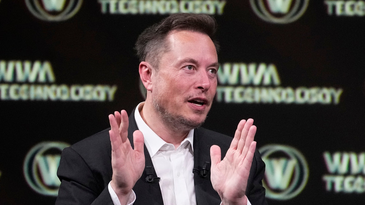 X, tidigare känd som Twitter, kan komma att ta ut en månadsavgift från alla användare av sociala medier, enligt ägaren Elon Musk. Arkivbild.