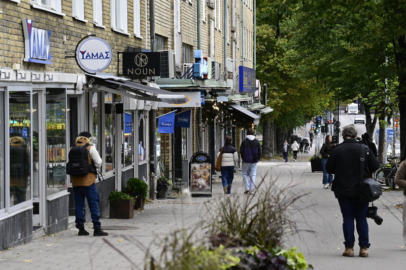 Förhören fortsätter med vittnen efter skjutningen på en krogtät affärsgata på Söder i Gävle natten till lördagen. Den misstänkte skytten, en pojke under 15 år, skottskadade sex unga i benen.