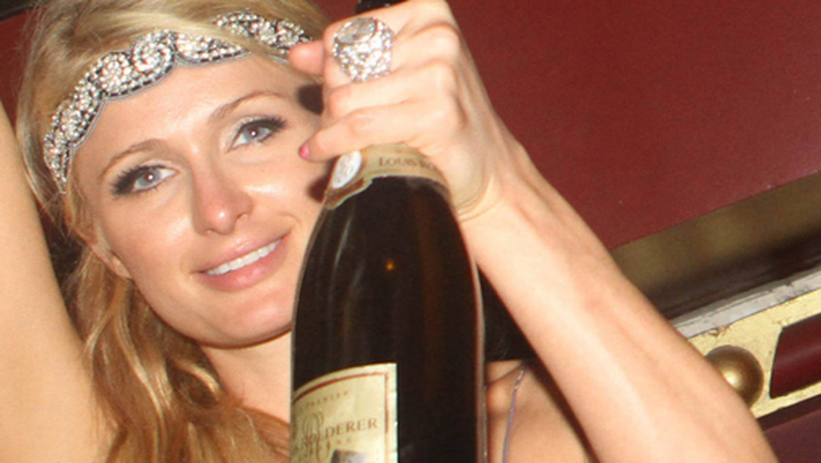 Paris Hilton snackade med en vän i en taxibil – och samtalet spelades in. 
