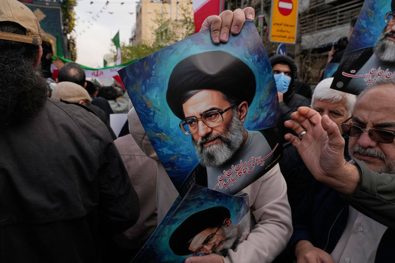 Bilder delas ut på Irans högste ledare ayatolla Ali Khamenei i Teheran den 14 januari.