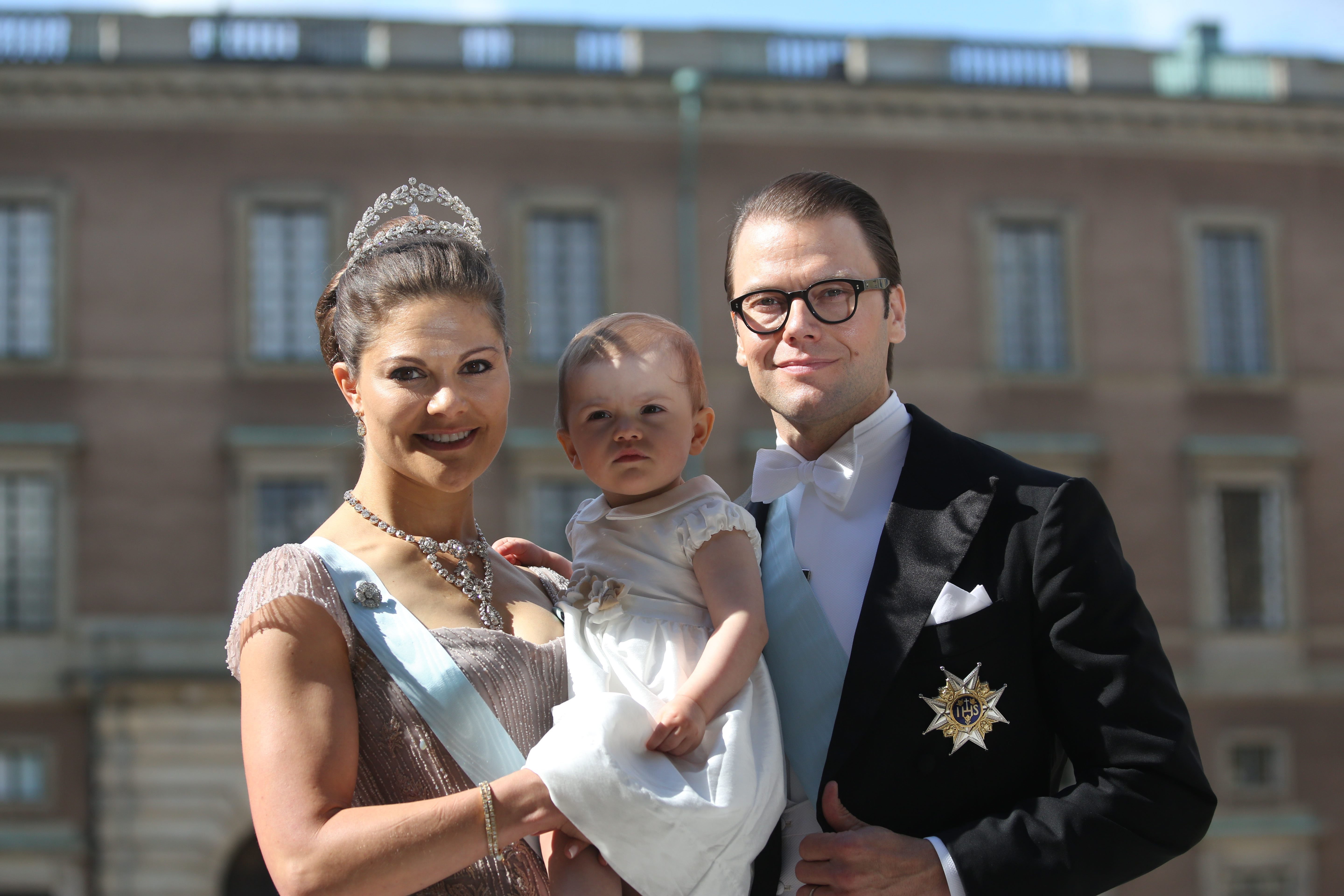 Kronprinsessan Victoria dök givetvis upp med prins Daniel och prinsessan Estelle. Kronprinsessan Victoria dök givetvis upp med prins Daniel och prinsessan Estelle.