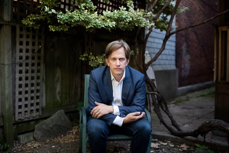 "USA går in i en period där landet i praktiken definieras av två saker: våld och spektakel", säger Stephen Marche, författare till boken "The Next Civil War: Dispatches from the American Future".
