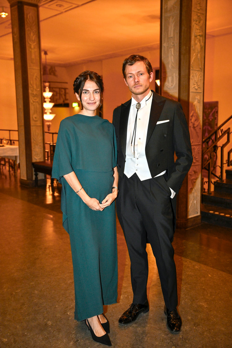 Klimat- och miljöminister Romina Pourmokhtari med sin man Fredrik Holwaster.