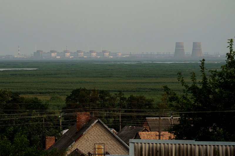 Kärnkraftverket i Enerhodar, i den ukrainska regionen Zaporizjzja, är ett av de största på den europeiska kontinenten och ockuperat av Ryssland. Det ligger intill floden Dnepr, som utgör frontlinje i en del av södra Ukraina. Arkivbild.