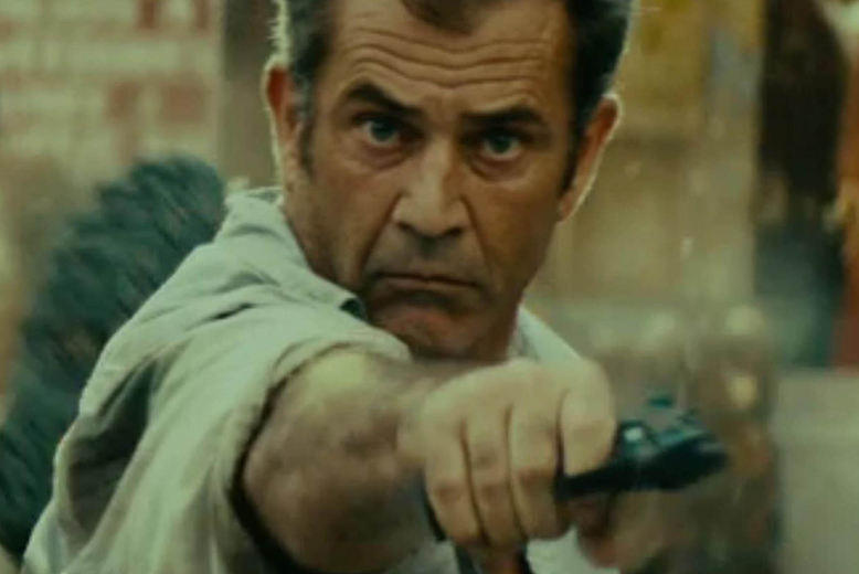 Mel Gibson var en riktig praktdåre mot sitt ex Oksana. Han misshandlade henne brutalt, slog ut hennes tänder, och slog även Oksana samtidigt som hon höll deras bebis i famnen. Vid ett tillfälle hotade han att bränna ned huset om han inte fick en avsugning Mel Gibson var en riktig praktdåre mot sitt ex Oksana. Han misshandlade henne brutalt, slog ut hennes tänder, och slog även Oksana samtidigt som hon höll deras bebis i famnen. Vid ett tillfälle hotade han att bränna ned huset om han inte fick en avsugning