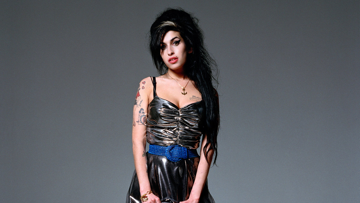 Amy Winehouse hittades död i sin bostad i Camden, London, den 23 juli 2011. Hon blev 27 år gammal och räknas därmed in i ”27 Club” som är en ”klubb” för avlidna rockstjärnor som bara blev just 27 år. Hennes livvakt noterade att hon inte andades och ringde efter ambulans. Dödsorsaken var alkoholförgiftning och en alkoholhalt i blodet på ungefär fyra promille.

