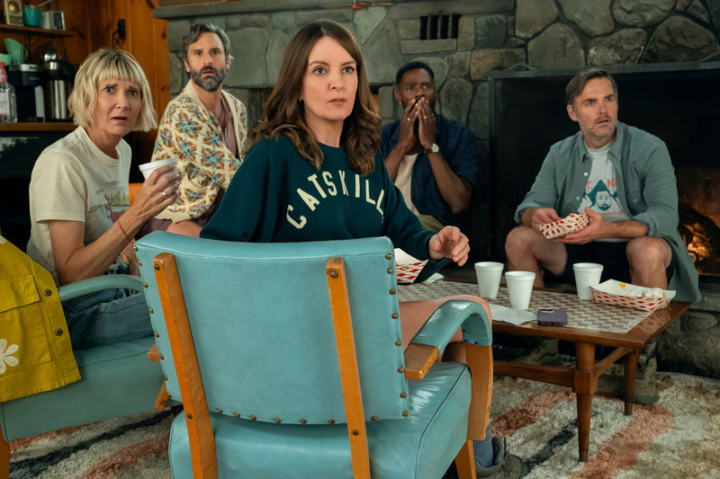 Vännerna Anna (Kerri Kenney-Silver), Claude (Marco Calvani), Kate (Tina Fey), Danny (Colman Domingo) och Jack (Will Forte) åker på semester igen i "Fyra årstider". 