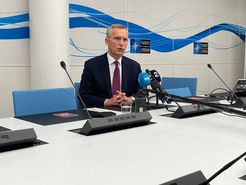 Natos generalsekreterare Jens Stoltenberg på pressträff med nordiska journalister i Bryssel.