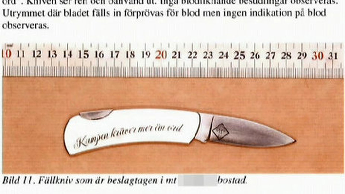 "Kampen kräver mer än ord". Slagorden står skrivna på knivar som sålts på SMR:s egen hemsida.