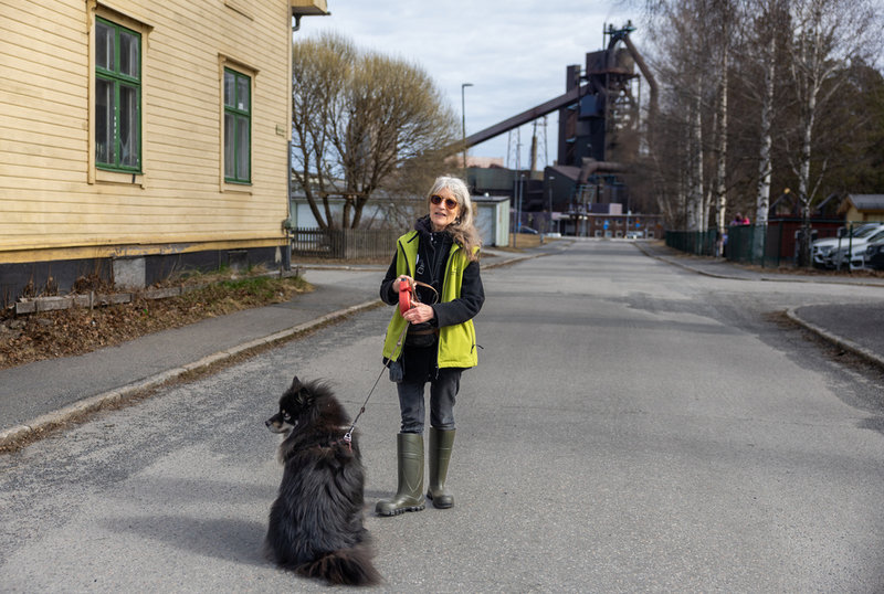 Kerstin Rönnblom längtar tills det nya stålverket är på plats. "Det kommer att bli så mycket bättre miljö med mindre buller och mindre utsläpp", säger hon. 