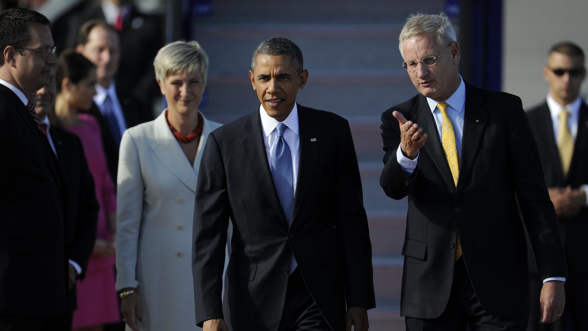 President Barack Obama tas emot av Sveriges utrikesminister Carl Bildt på Arlanda.