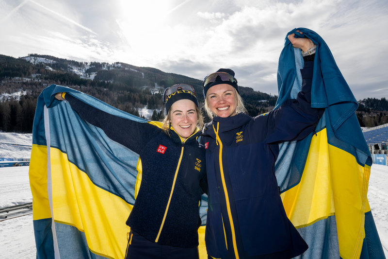 De två svenska deltagarna på OS-femmilen – guldmedaljören Ebba Andersson, vänster, och Emma Ribom som slutade tia.