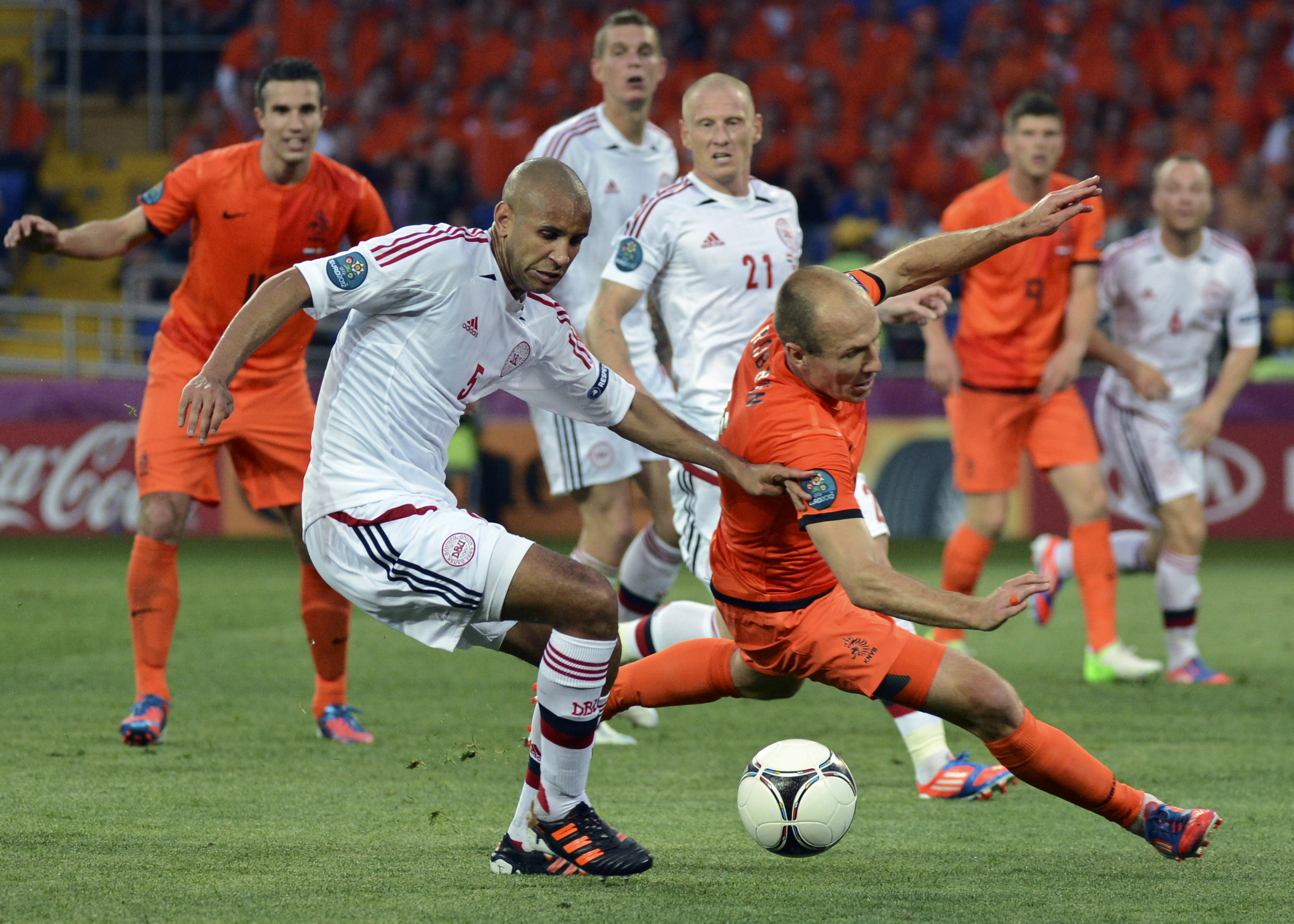 Holland föll tungt med 0-1 mot ett defensivt skickligt danskt lag.
