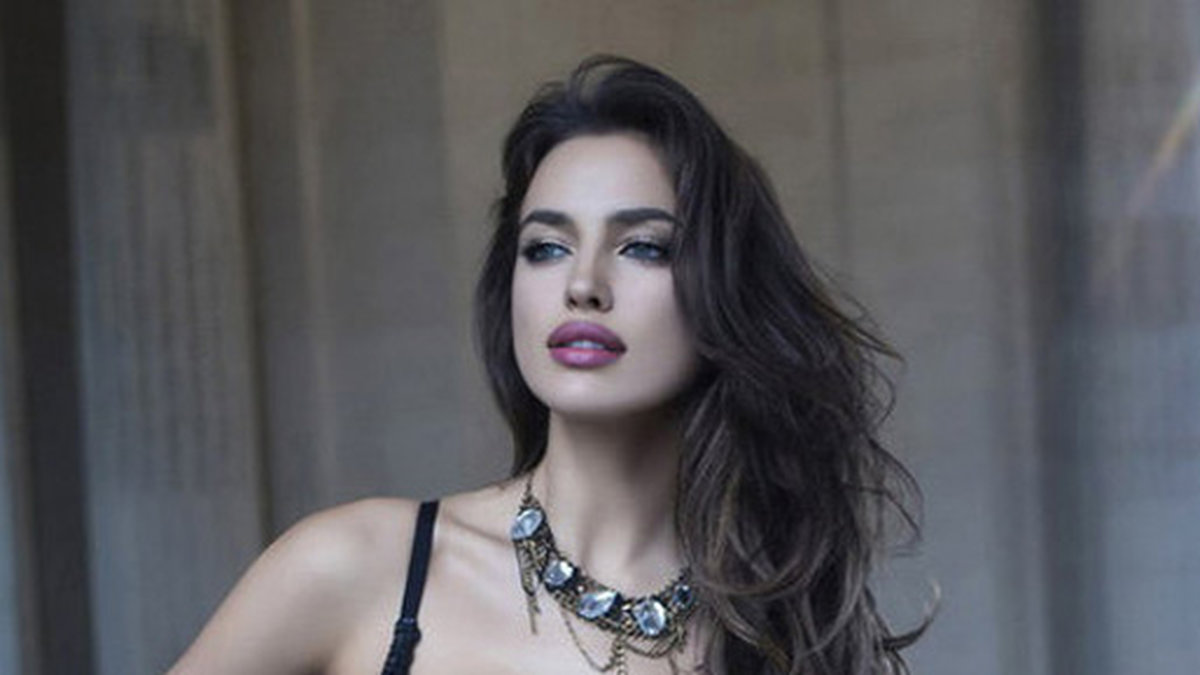 Irina Shayk modellar för La Clover.