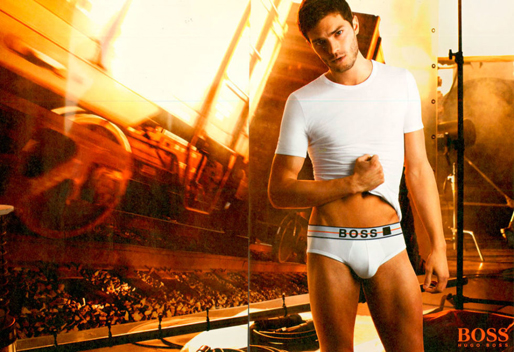 Jamie Dornan modellar kalsonger för Boss år 2006. Jamie Dornan modellar kalsonger för Boss år 2006.