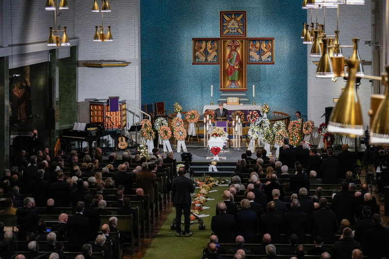 Norske tränarlegendaren Åge Hareide begravs i Molde domkyrrka.