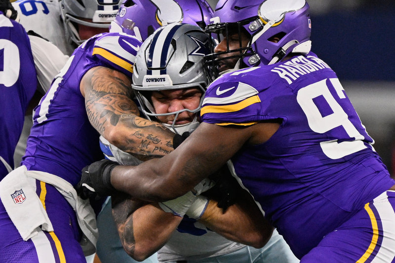 Dallas Cowboys Hunter Luepke stoppas av Minnesota Vikings i en ligamatch i vintras.