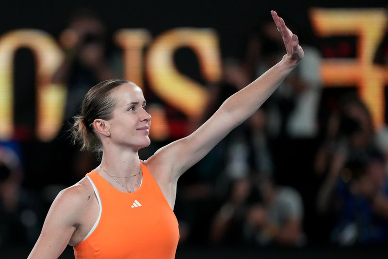 Elina Svitolina firar segern mot Coco Gauff.