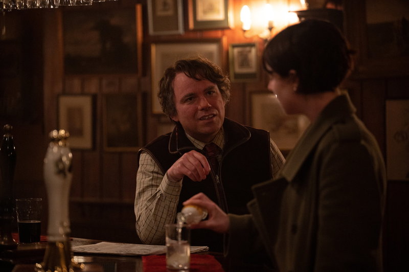 När Rory Kinnear spelade den vänlige Geoffrey ville hela filmteamet hänga med honom. När han spelade någon av de mer hotfulla rollerna höll de sig undan. Pressbild.