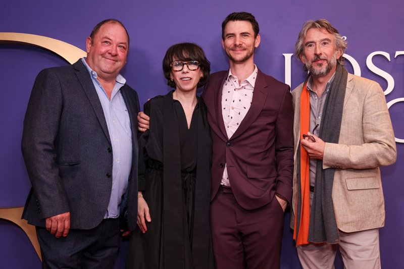 Mark Addy, Sally Hawkins, Harry Lloyd och Steve Coogan den 26 september när filmen 'The lost king' hade premiär i London. Arkivbild.