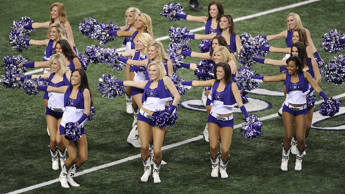 Det är den tredje NFL-klubben som blir stämd av cheerleaders bara i år.